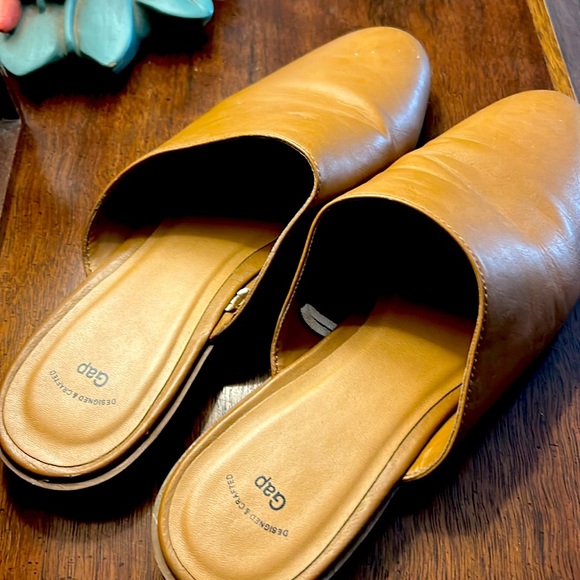 GAP Women’s Brown Leather Slip-On Shoes - Picture 2 of 3